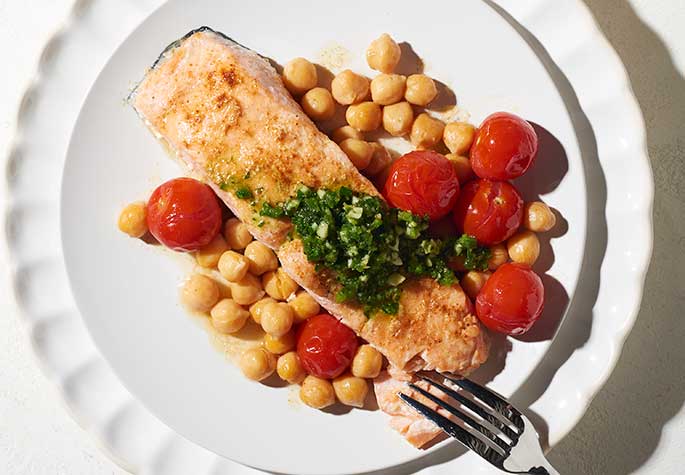 Grilled Salmon Foil Packs with Tomatoes, Chickpeas and Zhug