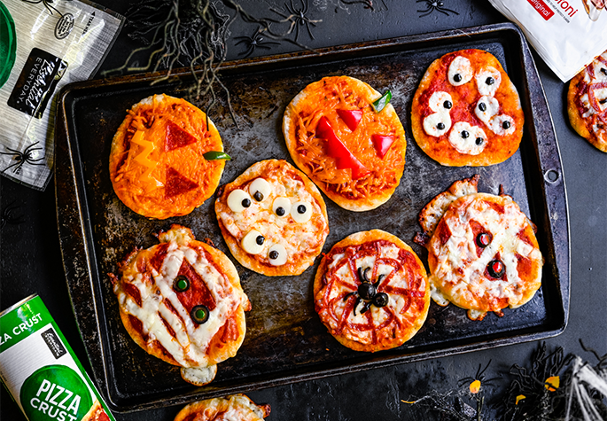 mini halloween pizzas